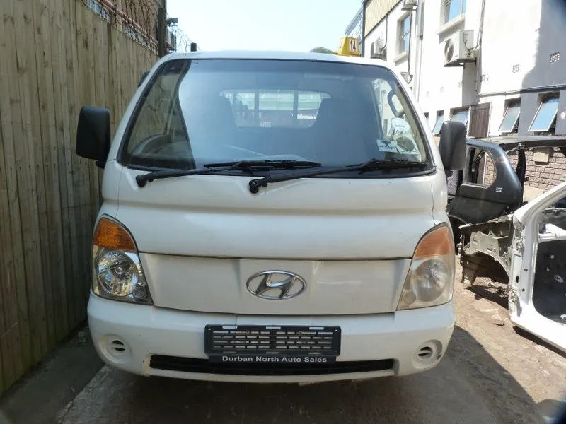 2011 Hyundai H100 Bakkie view 4
