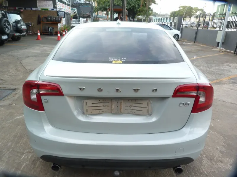 2011 Volvo S60 D5244T view 3