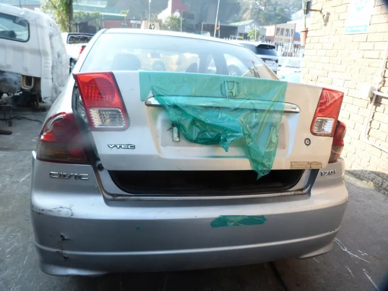 2004 Honda Civic D17A5 view 5