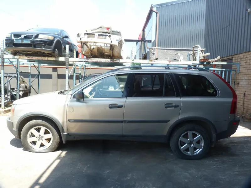 2005 Volvo XC90 B5254T view 5