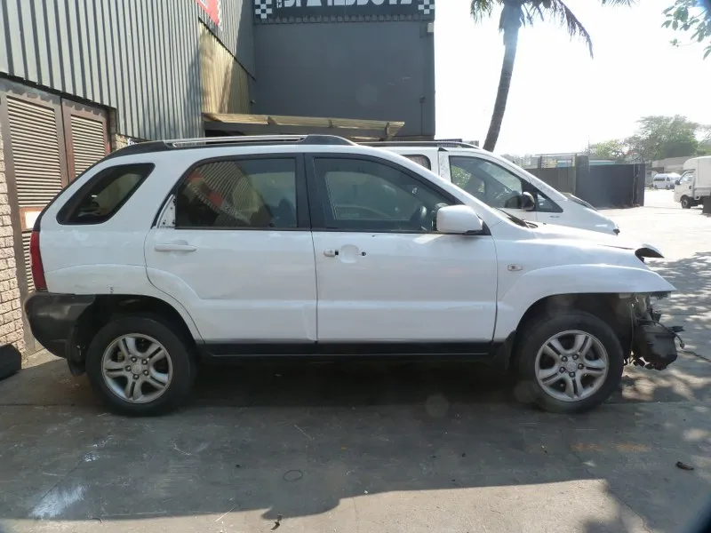2008 Kia Sportage G4GC view 6