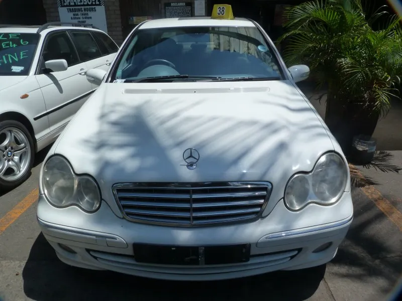 2005 Mercedes-Benz C-Class 271 view 2