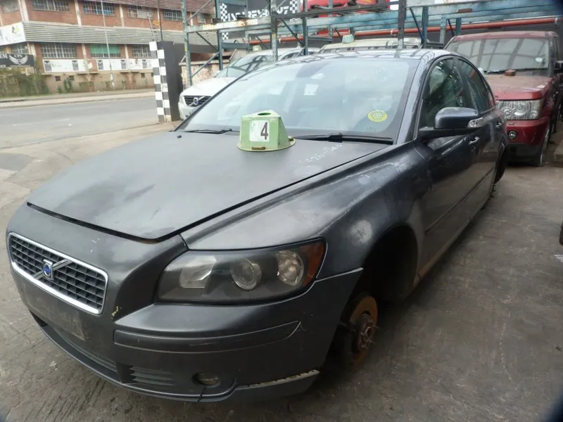 2007 Volvo S40 view 3