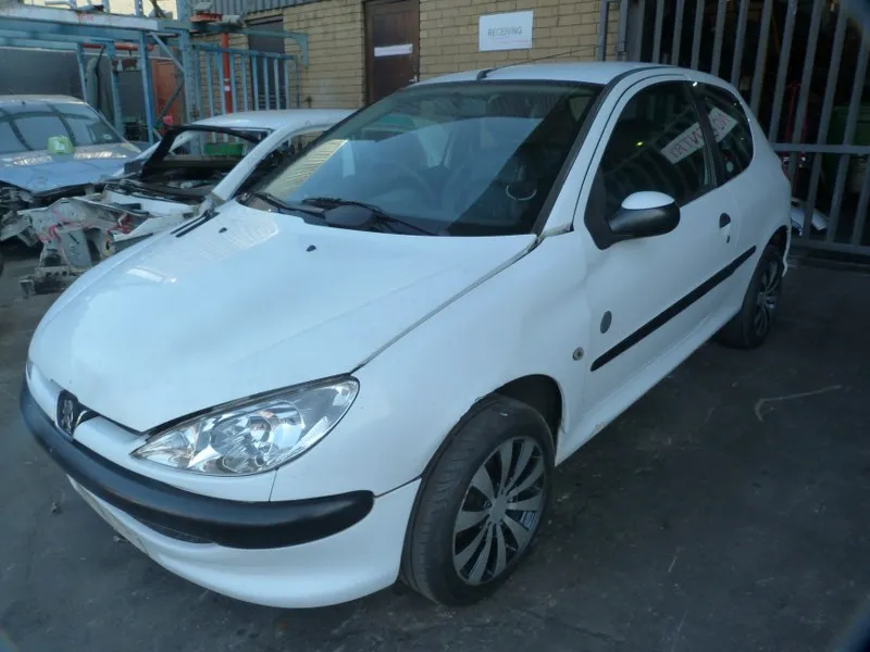 2006 Peugeot 206 10FS view 4