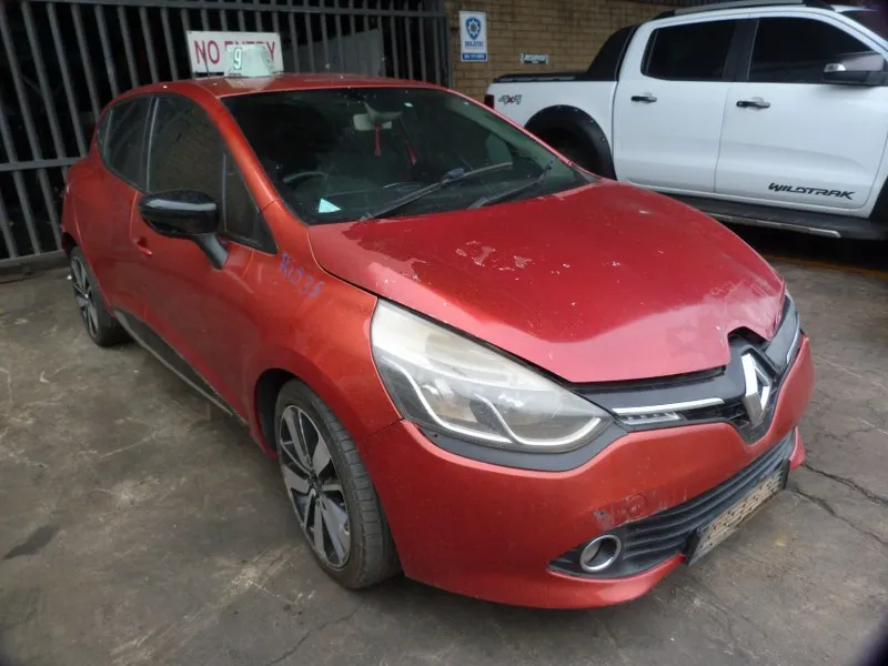 2014 Renault Clio view 2