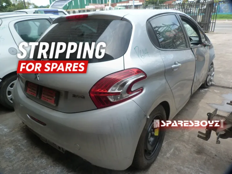 2014 Peugeot 208 view 5