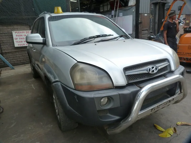 2010 Hyundai Tucson G4GC view 3