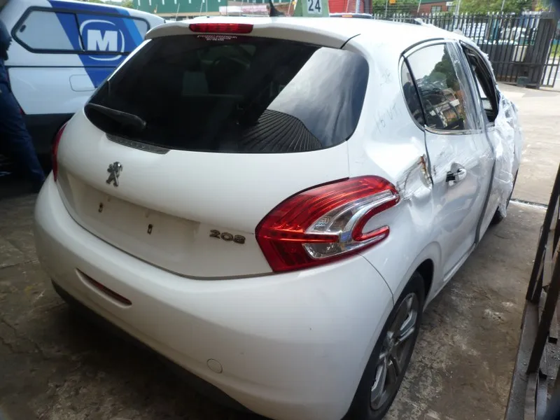 2014 Peugeot 208 10FH view 6