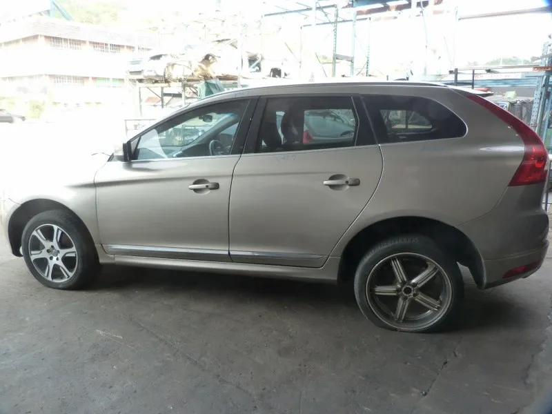 2015 Volvo XC60 view 2