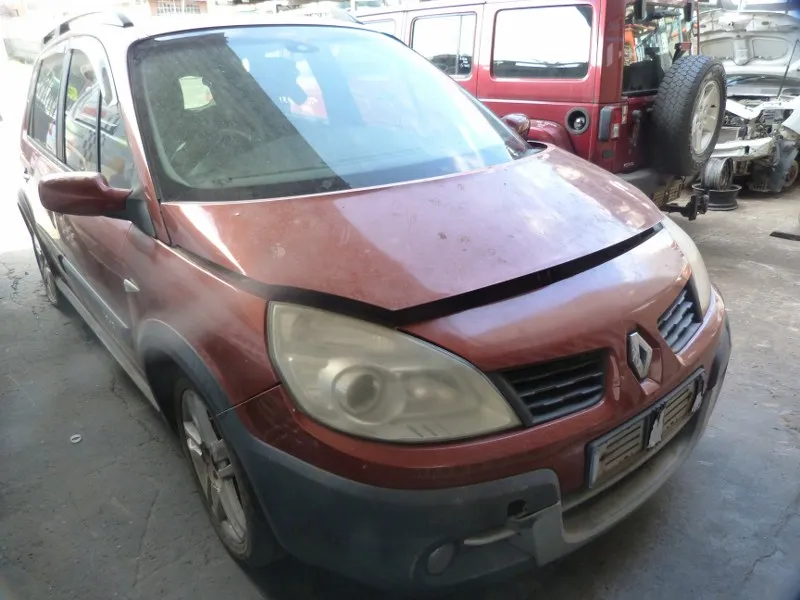 2005 Renault Scenic  view 2