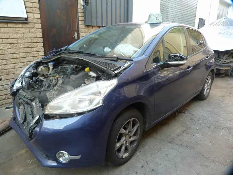 2012 Peugeot 208 10B view 4