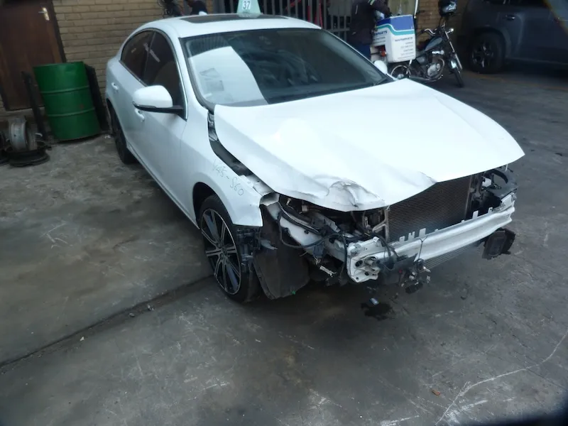 2016 Volvo S60 D4204T view 4