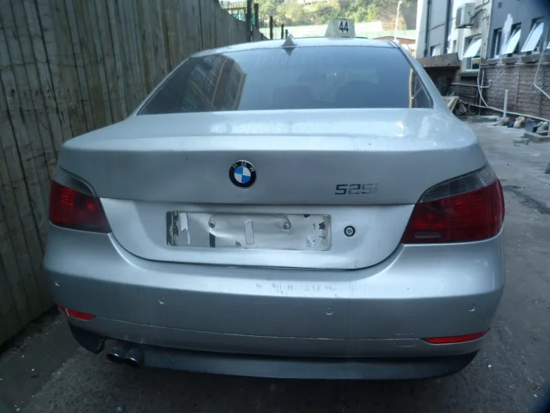2004 BMW 5 Series M54 view 5