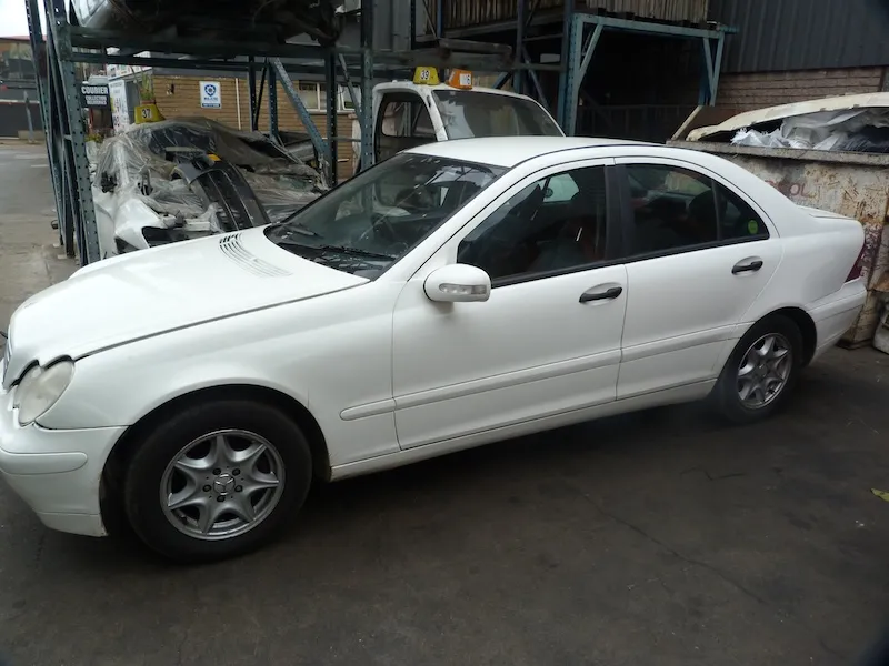 2003 Mercedes-Benz C-Class 2719 view 2