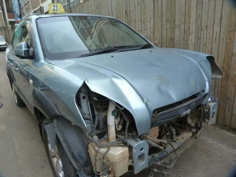 2010 Hyundai Tucson G4GC view 4