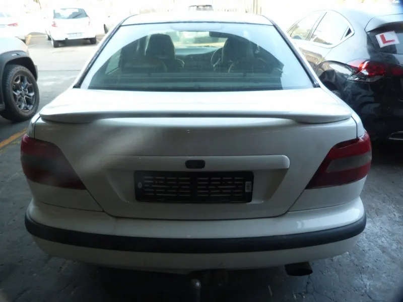 1998 Volvo S40 B4194T view 8