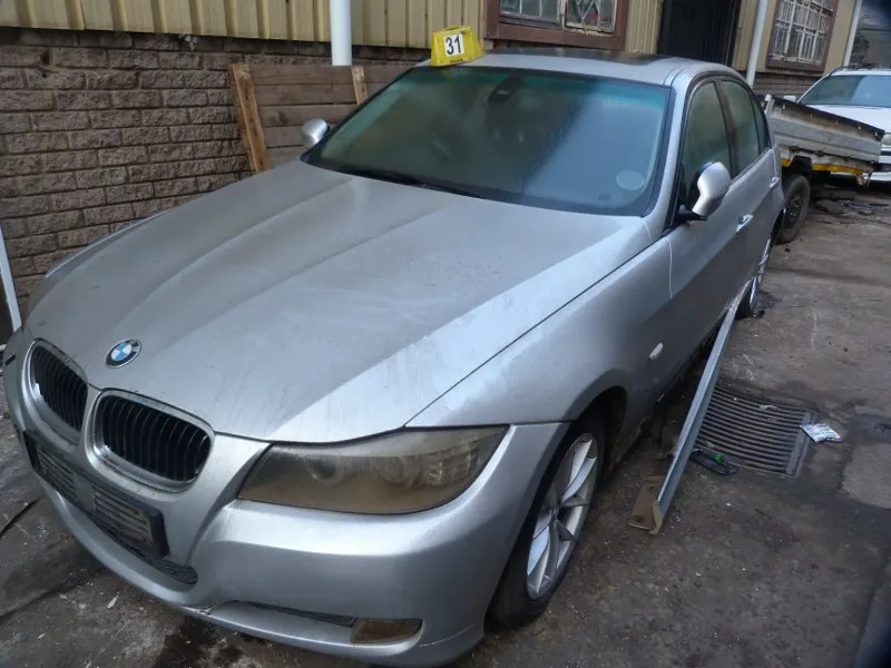 2010 BMW 3 Series N46N view 4