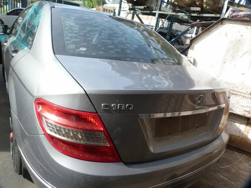 2011 Mercedes-Benz C-Class 271 view 5