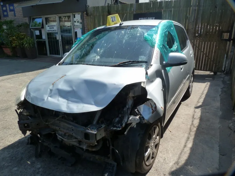 2015 Hyundai i10 G4HG view 3