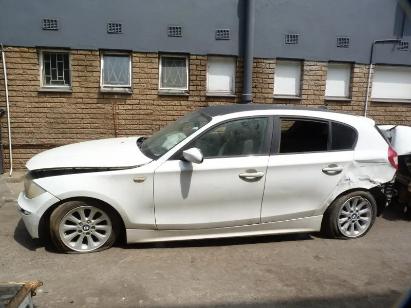 2006 BMW 1 Series N45 view 3