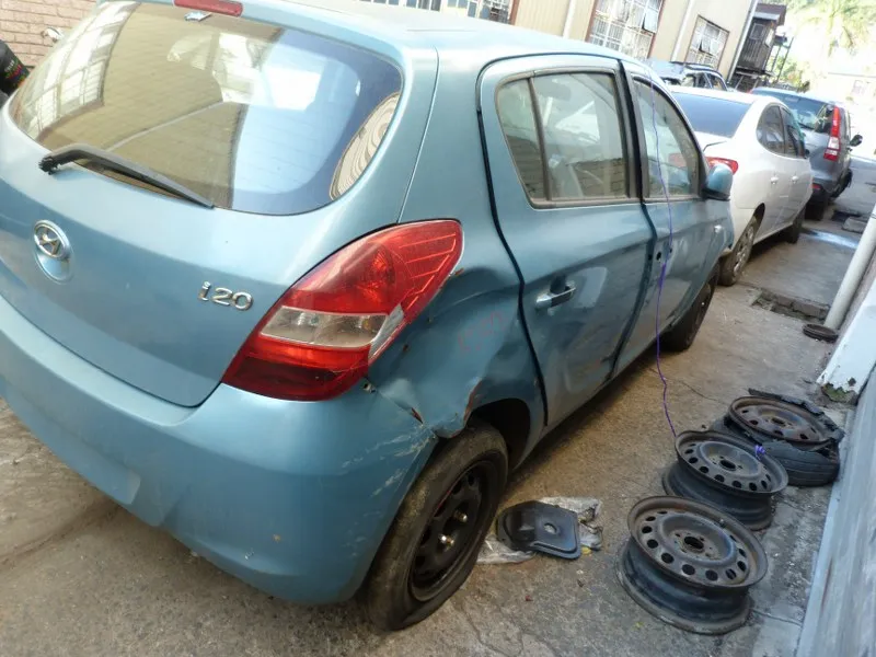 2010 Hyundai i20 G4FA view 5