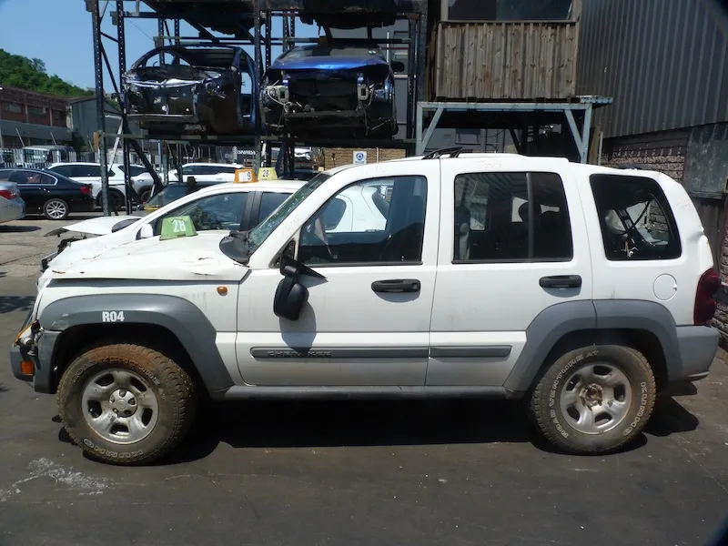 2004 Jeep Cherokee  view 5