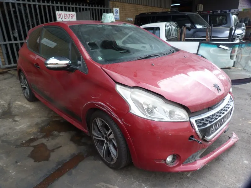 2014 Peugeot 208 10FK view 3