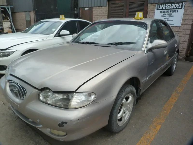 1998 Hyundai Sonata G4CP view 6