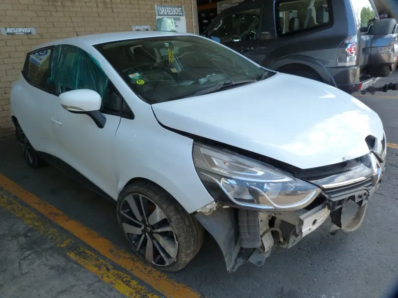 2017 Renault Clio H4BB view 8