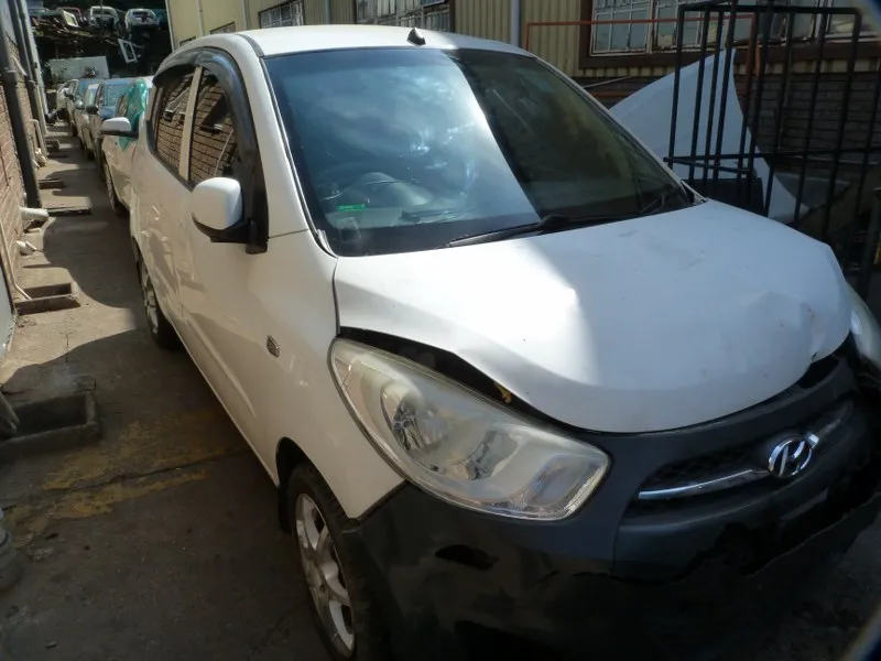 2014 Hyundai i10 G4HG view 3