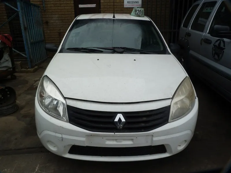 2011 Renault Sandero K7M view 2
