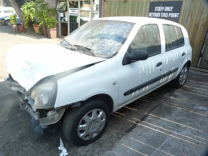 2004 Renault Clio thumbnail 4