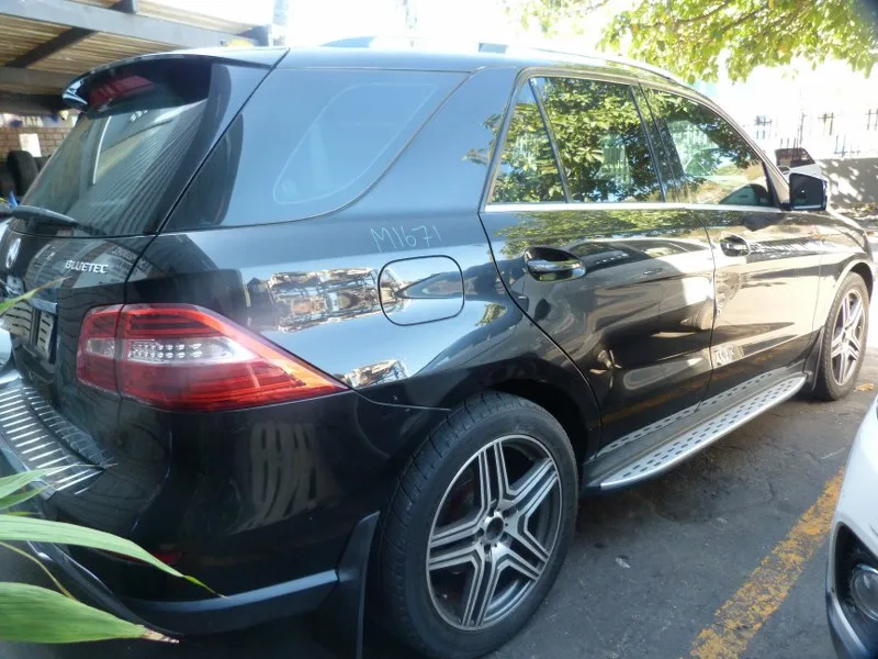 2013 Mercedes-Benz ML 651 view 4
