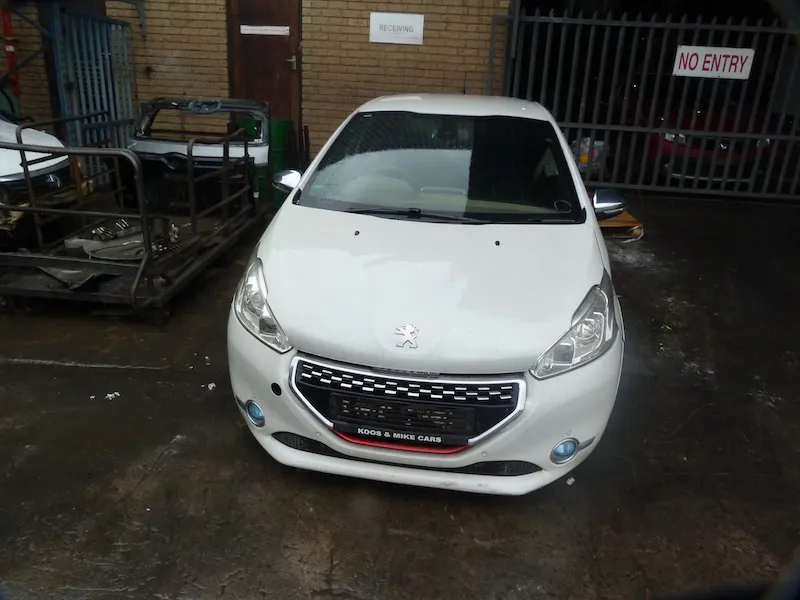 2014 Peugeot 208  view 3