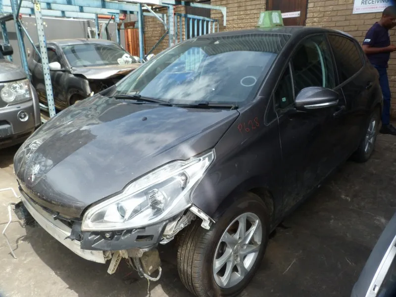 2020 Peugeot 208 10B1 view 3