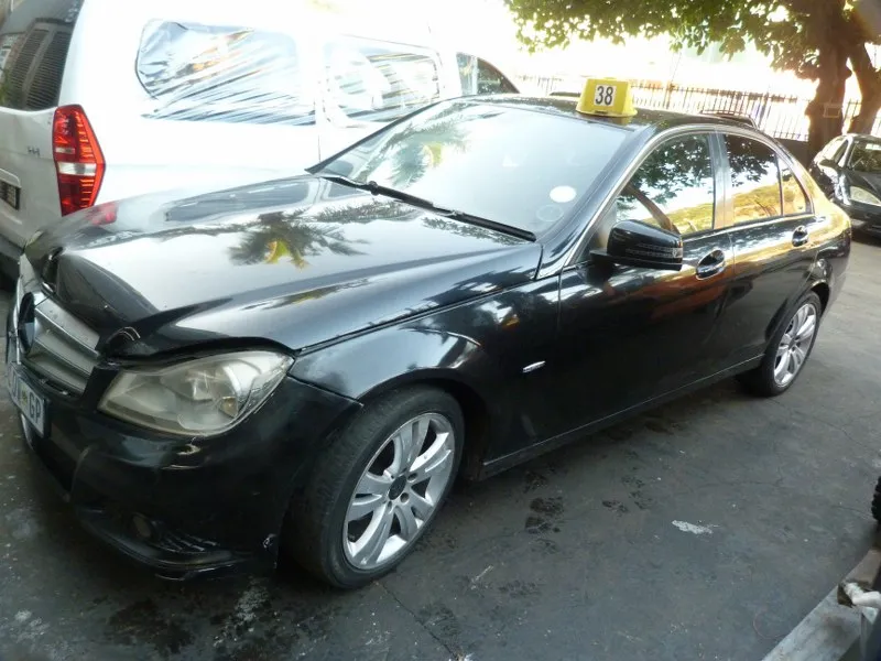 2012 Mercedes-Benz C-Class 271 view 5