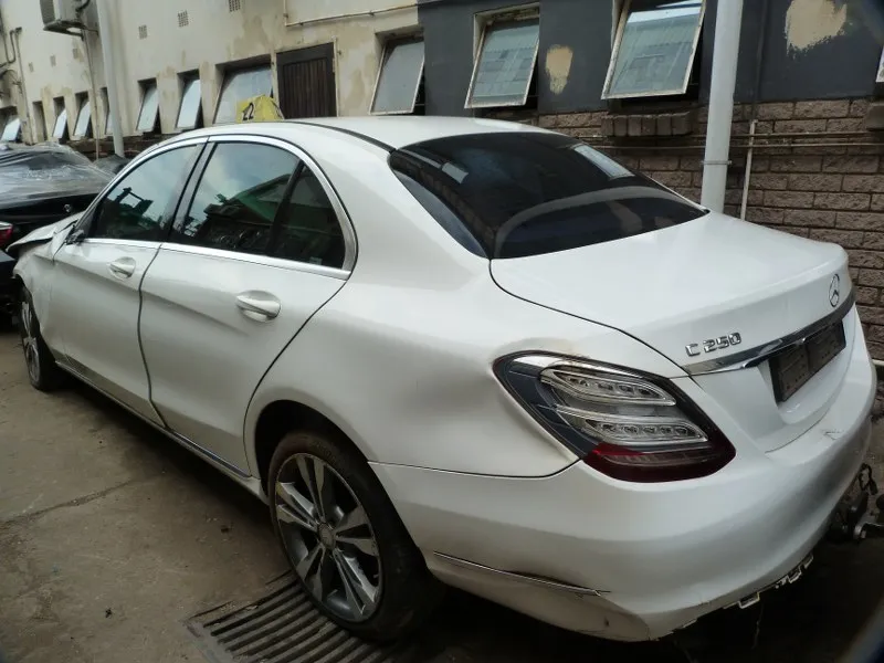 2015 Mercedes-Benz C-Class 651 view 5