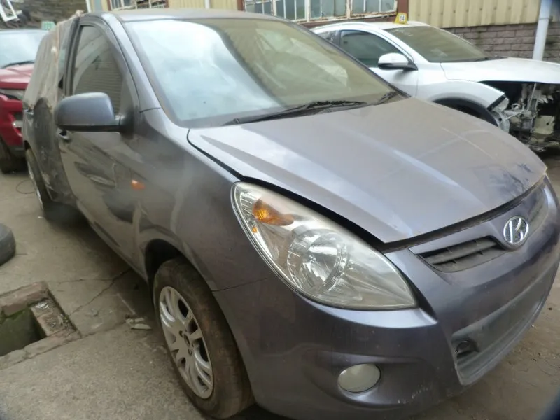 2012 Hyundai i20 G4FC view 9
