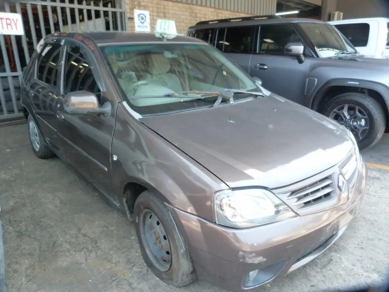 2010 Renault Logan K7M view 3