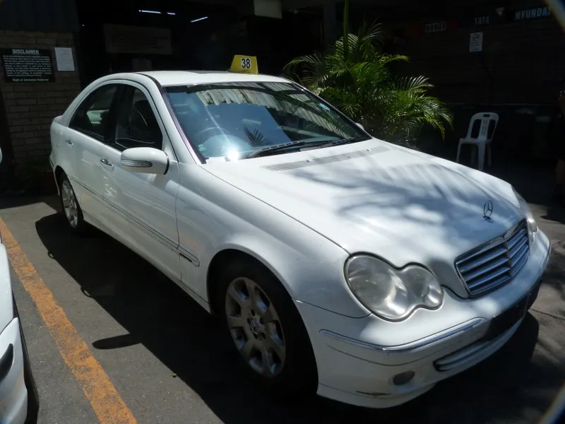 2005 Mercedes-Benz C-Class 271 view 4