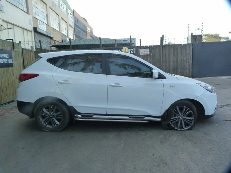 2015 Hyundai ix35 G4HA view 3