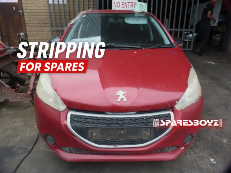 2014 Peugeot 208 10B2 view 1