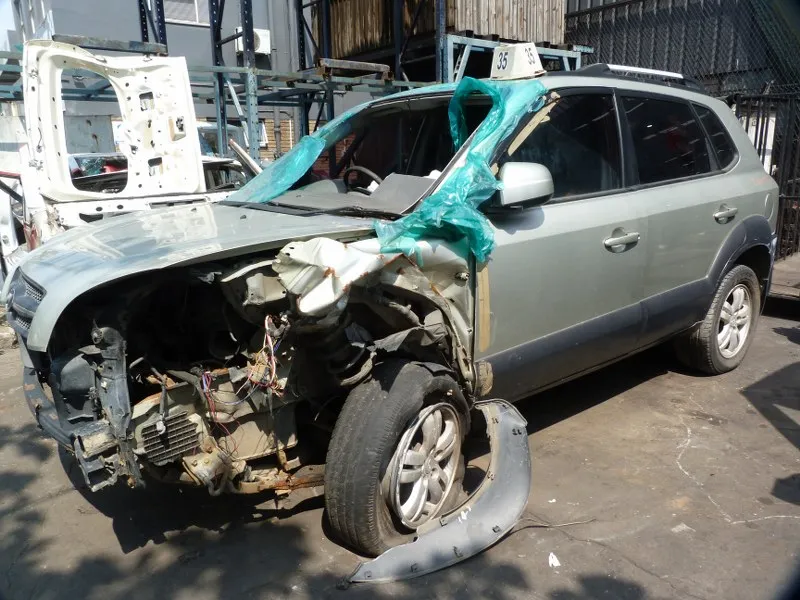 2006 Hyundai Tucson view 2