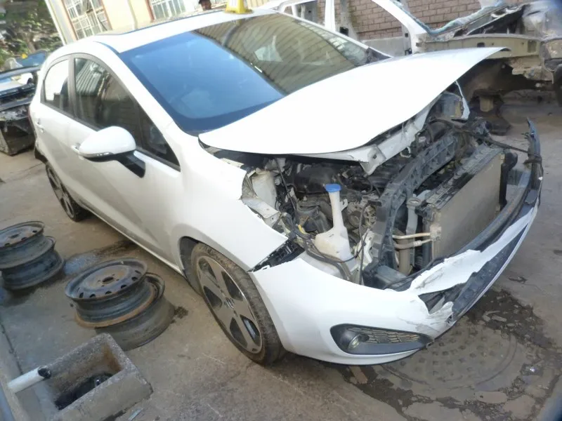 2013 Kia Rio G4FA view 5