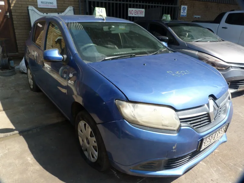 2015 Renault Sandero view 5