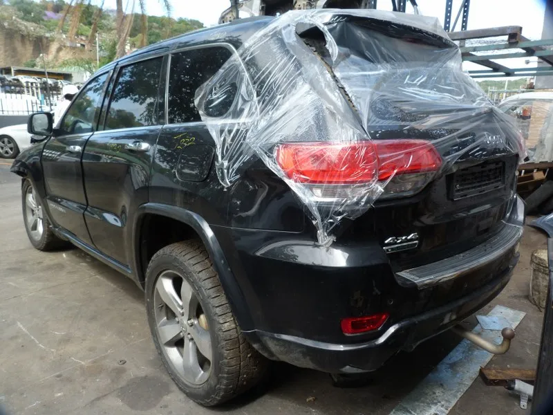 2017 Jeep Cherokee view 4