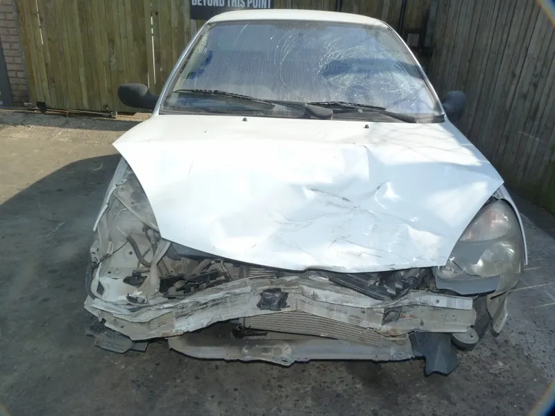 2004 Renault Clio  view 2