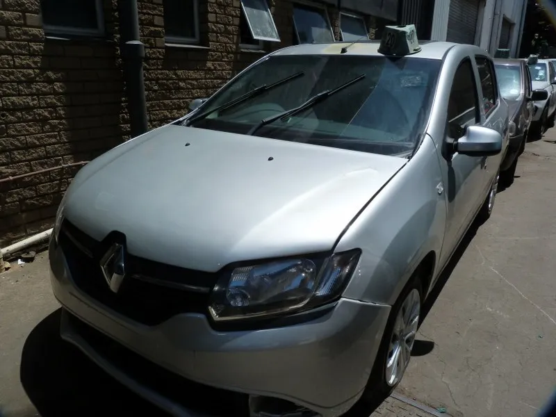 2016 Renault Sandero  view 3