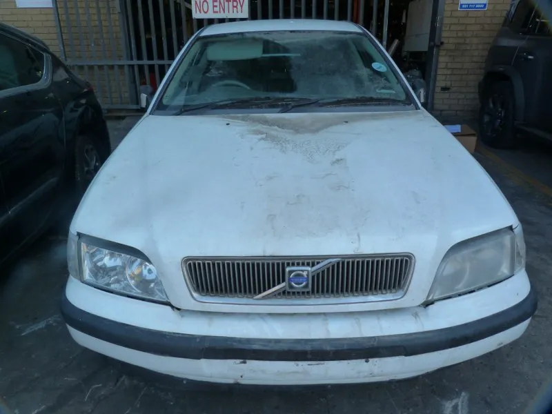 1998 Volvo S40 B4194T view 2