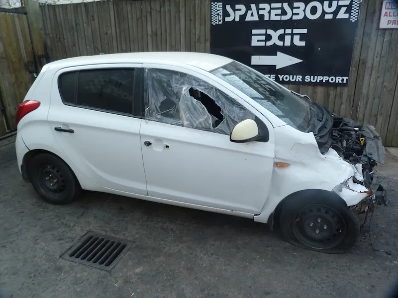 2013 Hyundai i20 G4LA view 2